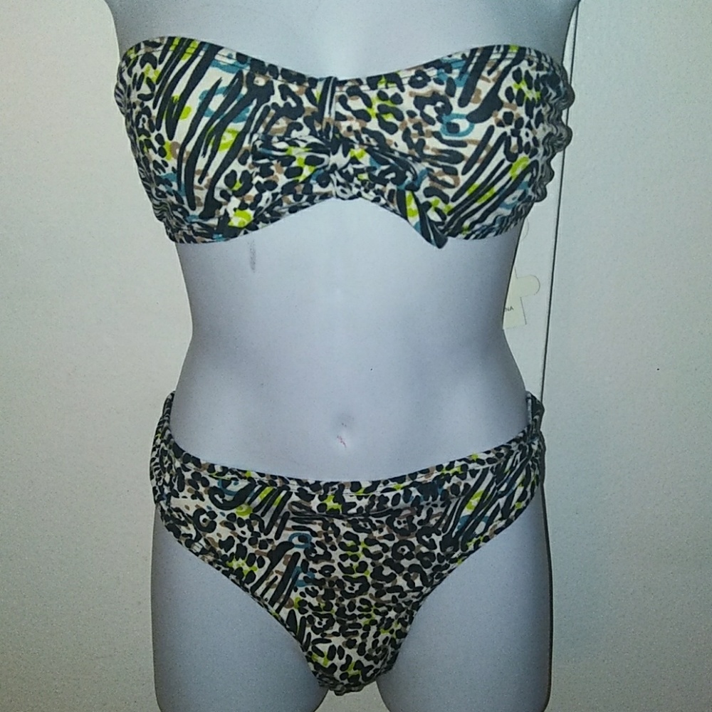 Bathing suits - Picture 2 of 4